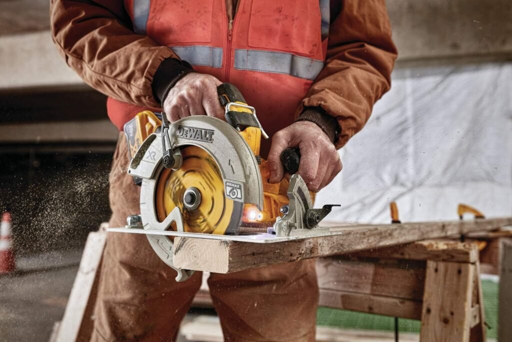 DEWALT 20V MAX* XR Circular Saw, 7-1/4-Inch, Brushless, Power Detect Tool Technology (DCS574W1)